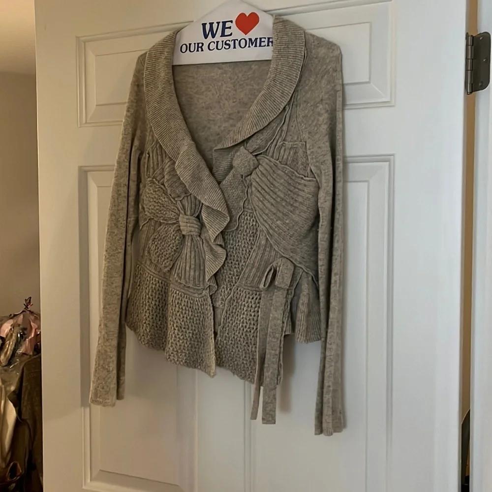 Sweater - Picture 1 of 2